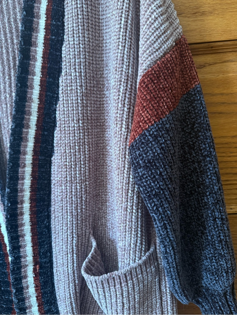 Cozy Open-Front Women's Cardigan Sweater in Mauve with Colorblock Sleeves - Picture 4 of 6